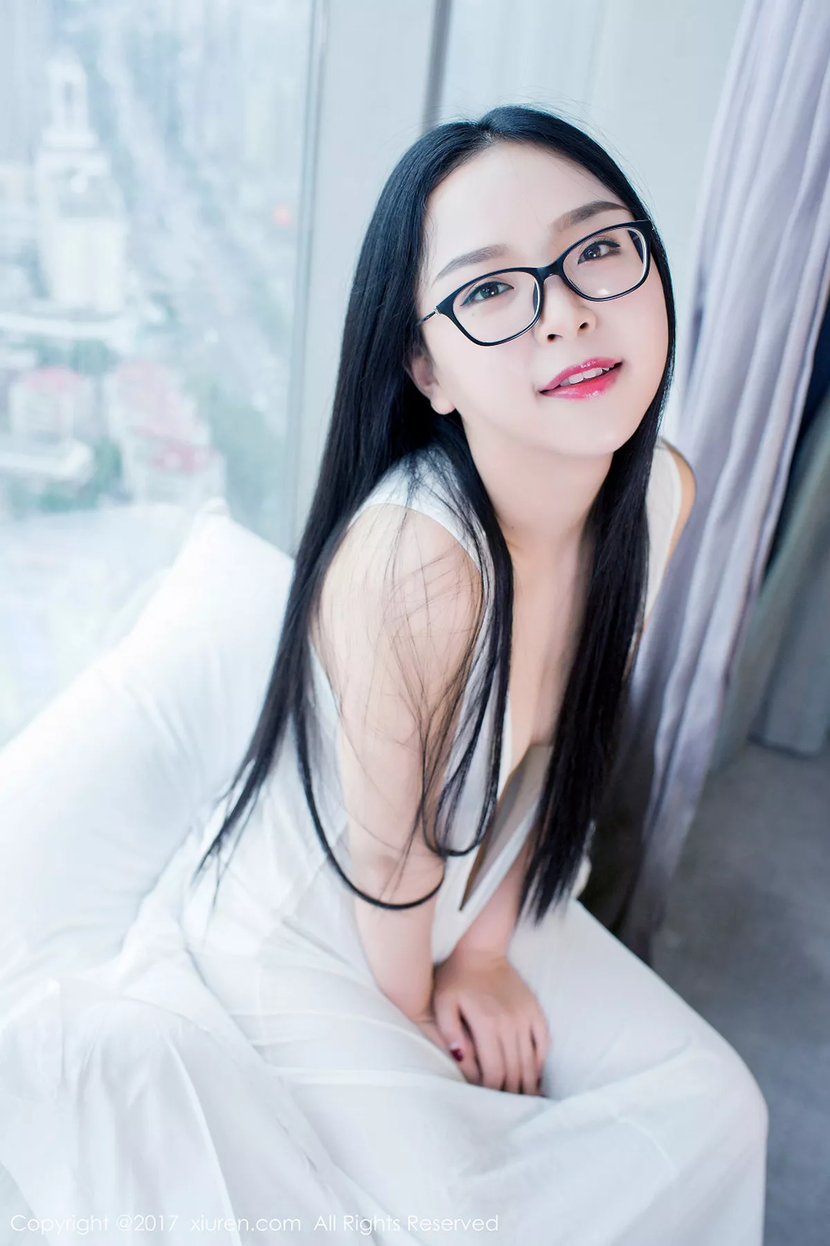 秀人集.com_[XiuRen秀人网]No.772_长发美妞花花李白色深V连身裙+死库水黑丝腿袜性感写真61P