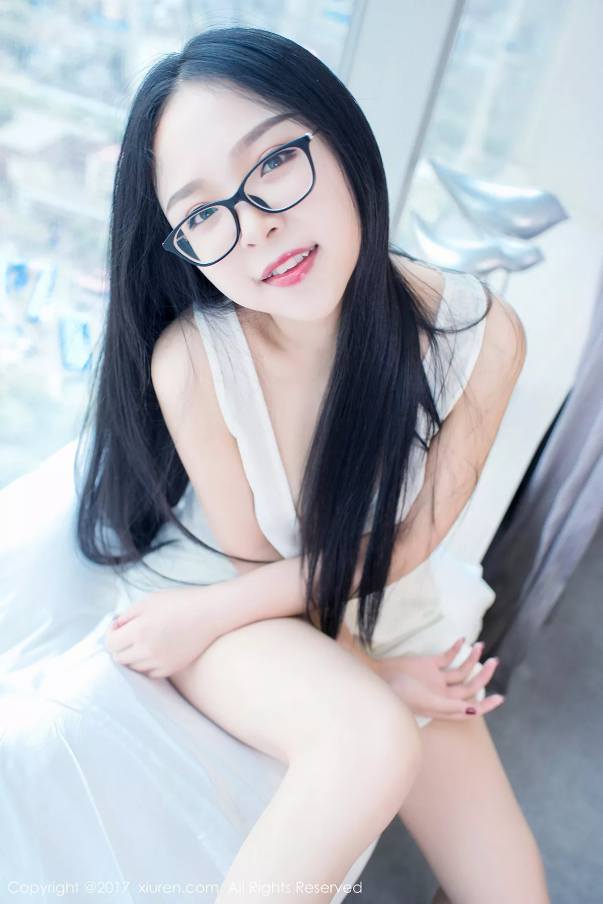 秀人集.com_[XiuRen秀人网]No.772_长发美妞花花李白色深V连身裙+死库水黑丝腿袜性感写真61P