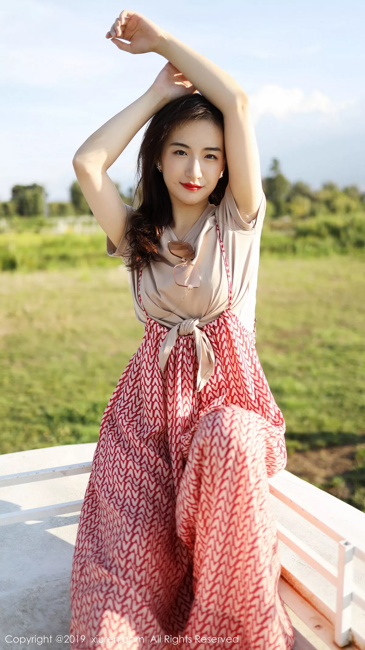 秀人集.com_[XiuRen秀人网]No.1718_嫩模艺儿拿铁室外帽子美少女清新甜美风靓丽迷人写真63P