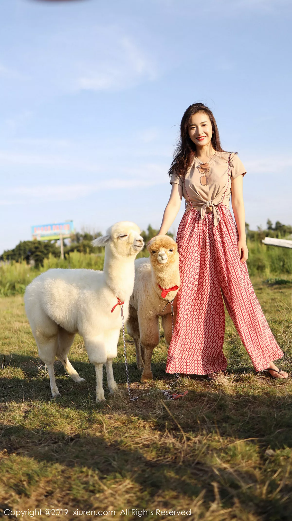 秀人集.com_[XiuRen秀人网]No.1718_嫩模艺儿拿铁室外帽子美少女清新甜美风靓丽迷人写真63P