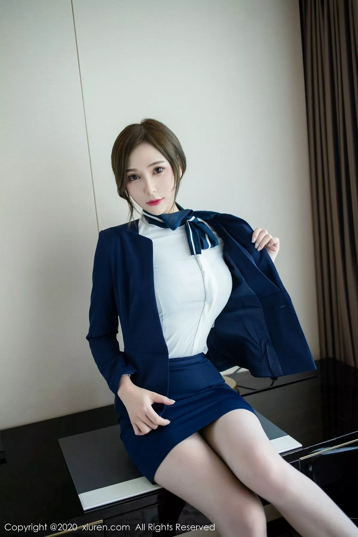秀人集.com_[XiuRen秀人网]No.2221_女神Lavinia肉肉经典职场制服半脱露精致镂空内衣完美诱惑写真51P