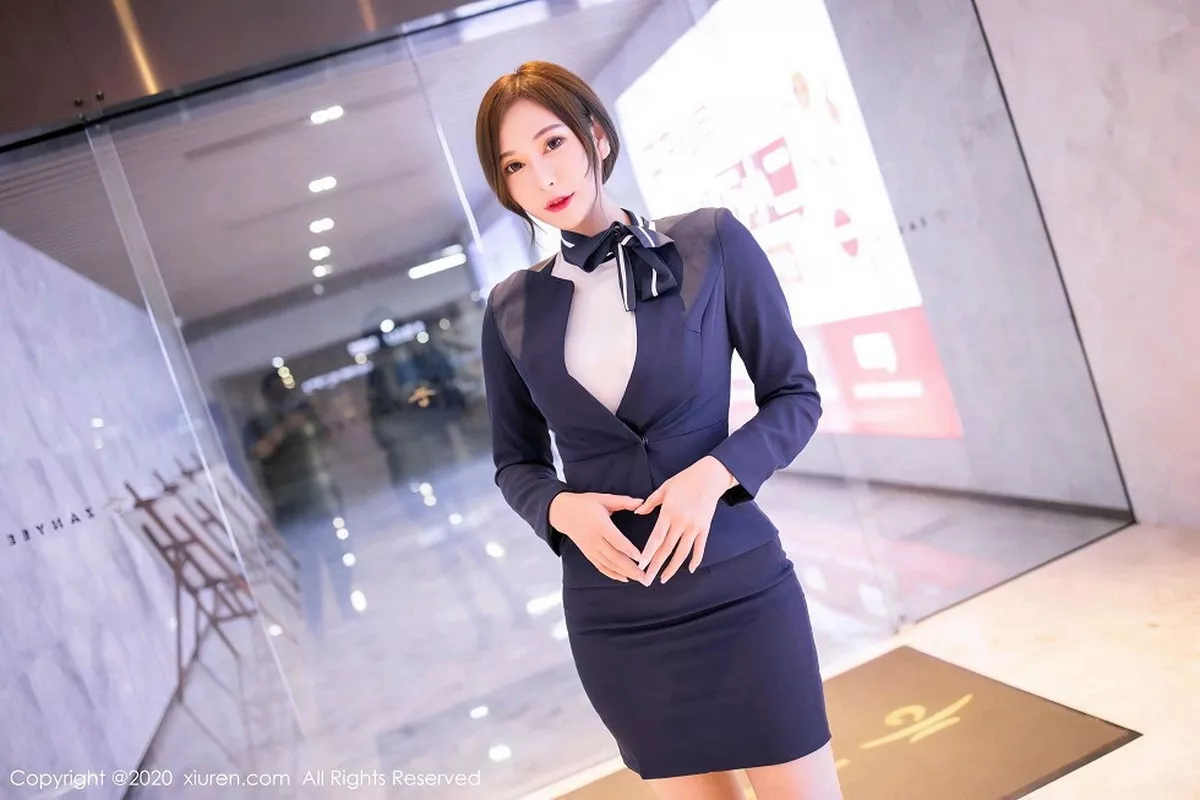 秀人集.com_[XiuRen秀人网]No.2221_女神Lavinia肉肉经典职场制服半脱露精致镂空内衣完美诱惑写真51P