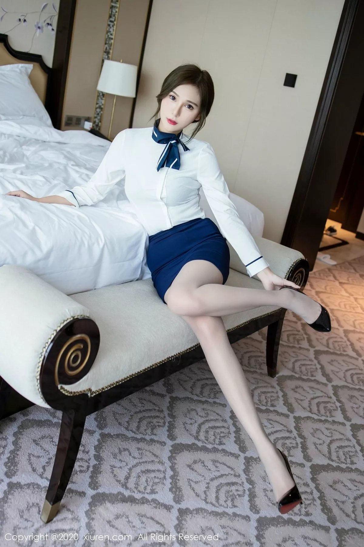 秀人集.com_[XiuRen秀人网]No.2221_女神Lavinia肉肉经典职场制服半脱露精致镂空内衣完美诱惑写真51P