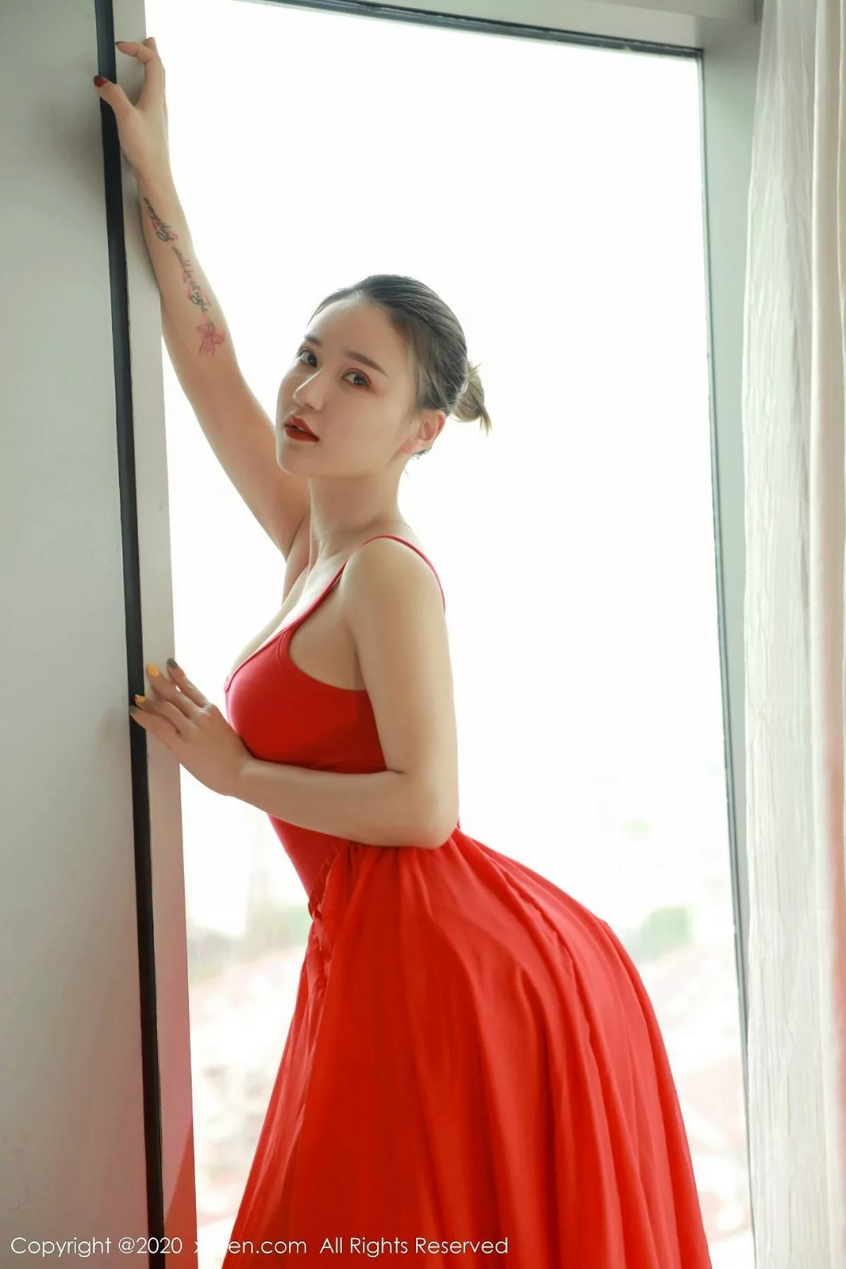 秀人集.com_[XiuRen秀人网]No.2219_新人嫩模小壁虎吖猩红连体内衣大尺度全脱露白嫩美体诱惑写真53P