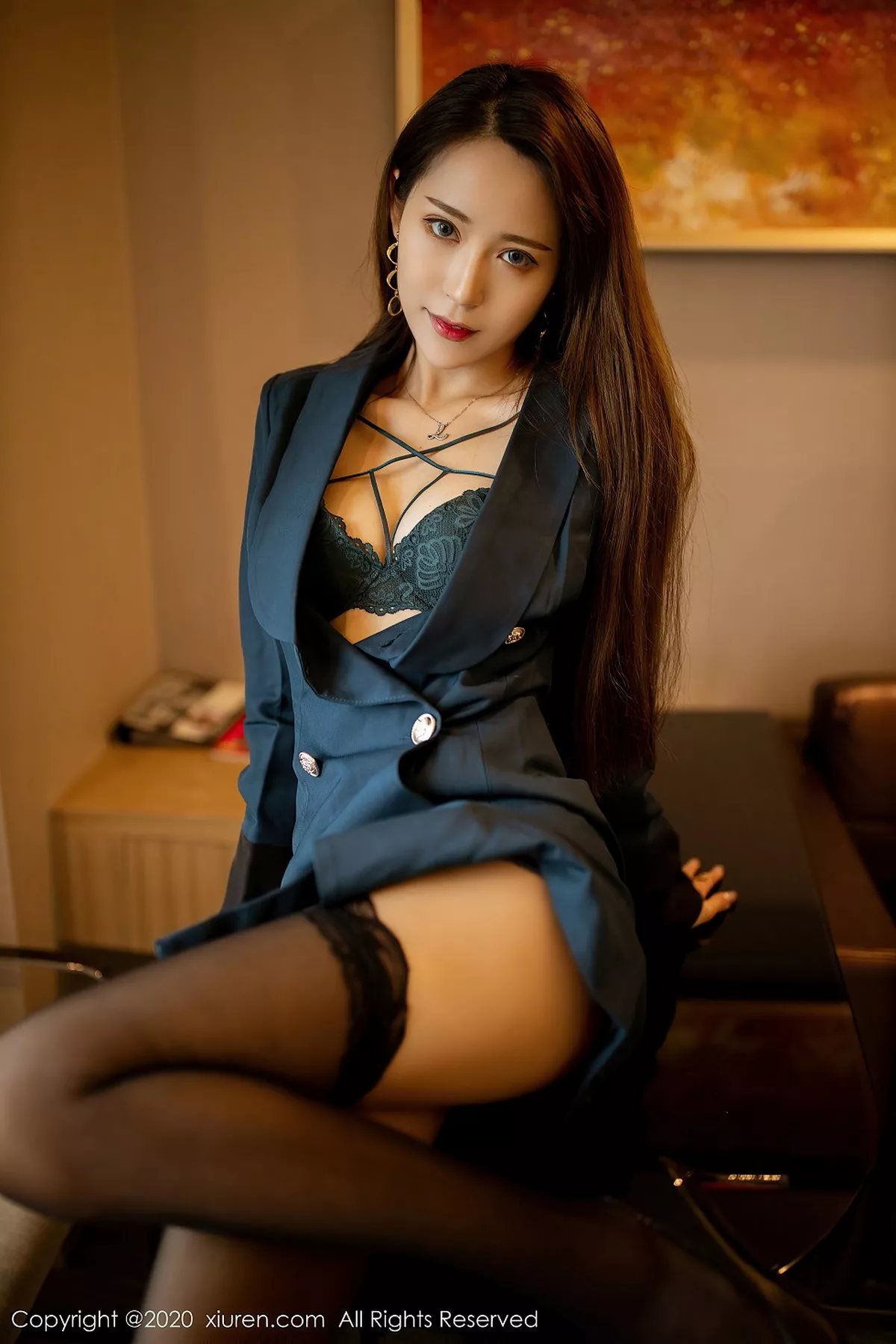 秀人集.com_[XiuRen秀人网]No.2606_丽质模特周慕汐baby私房脱大衣露性感内衣黑色蕾丝袜诱惑写真53P